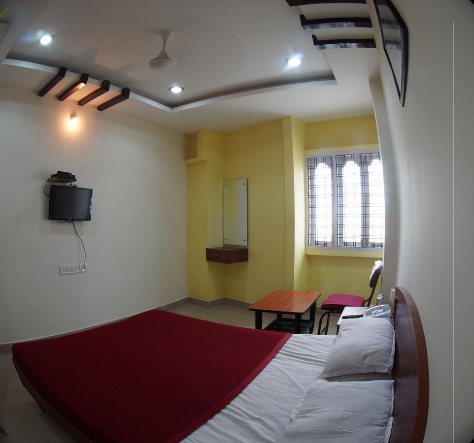 Oyo Flagship 74392 Hotel Mahesh Residency Hyderabad Esterno foto